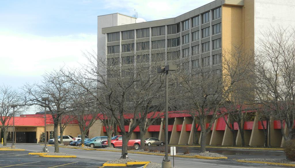 Howard Johnson Plaza Kansas City Hotel & Conference Center Exterior foto